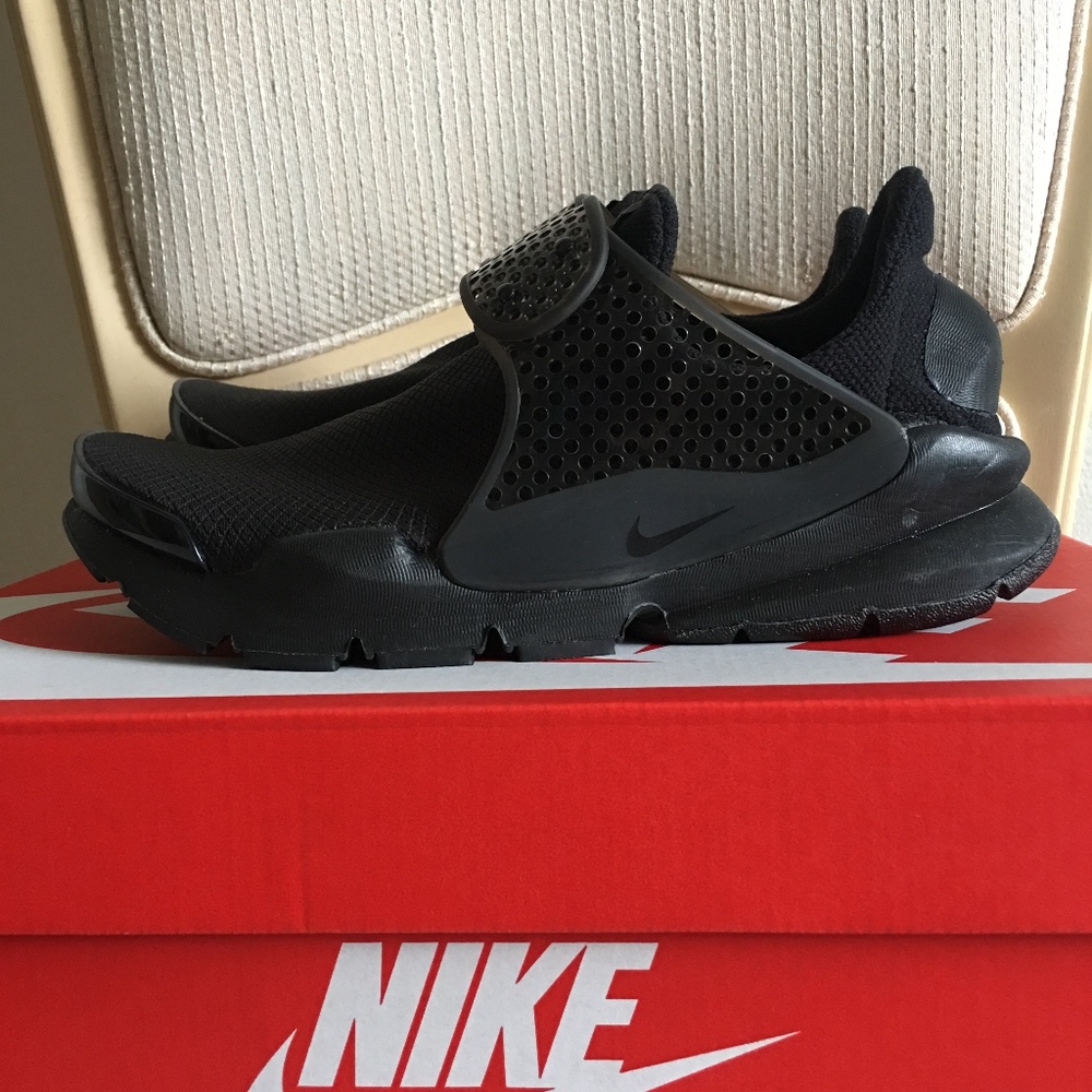NEW Nike Sock Dart SE Size 6